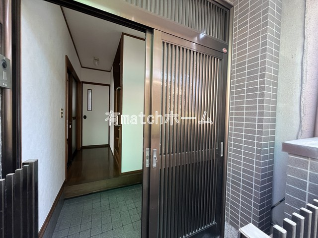 黒原城内貸家の玄関