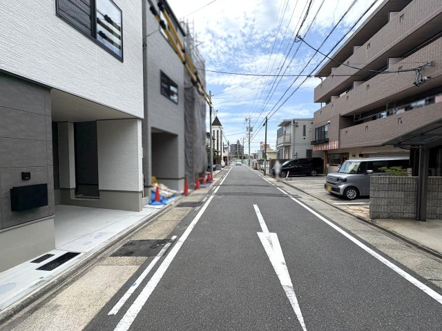 昭和区川名本町四丁目新築戸建の前面道路含む現地写真
