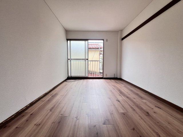 宇治市小倉町南堀池のアパートの居間・リビング|おしゃれな居間です