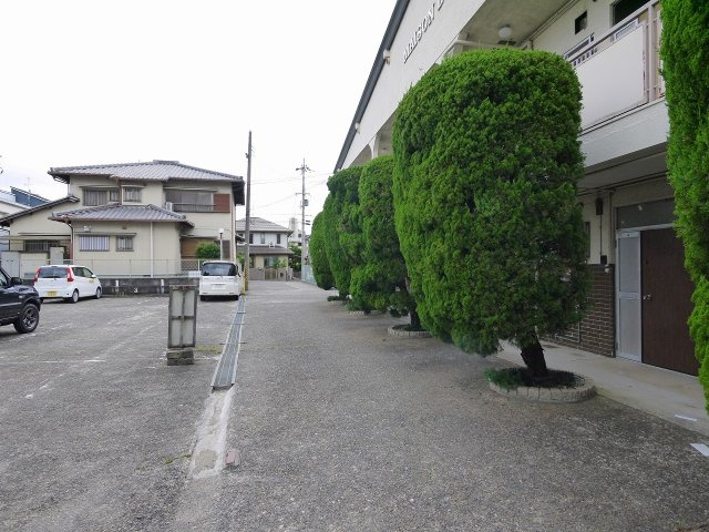 メゾン紀寺モータープールの駐車場