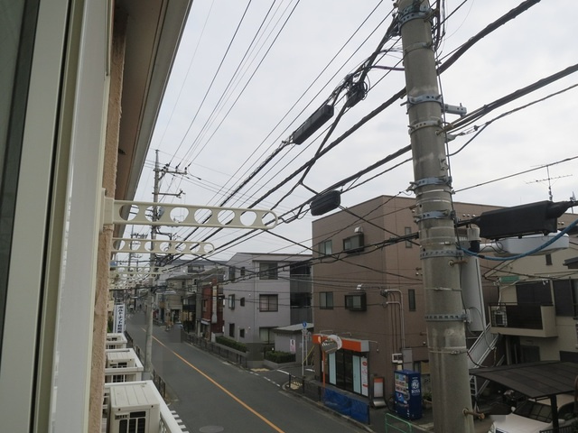 リリックコート平和橋のバルコニー|物干し竿があれば洗濯物が干せます。