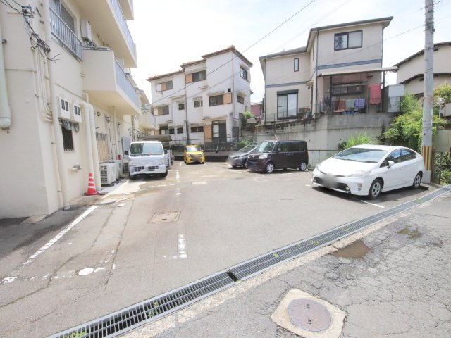 松ヶ丘コーポの駐車場