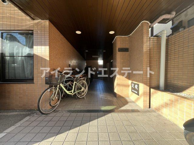 サン・クラーレ　角部屋　TVドアフォン　リフォーム済のエントランス