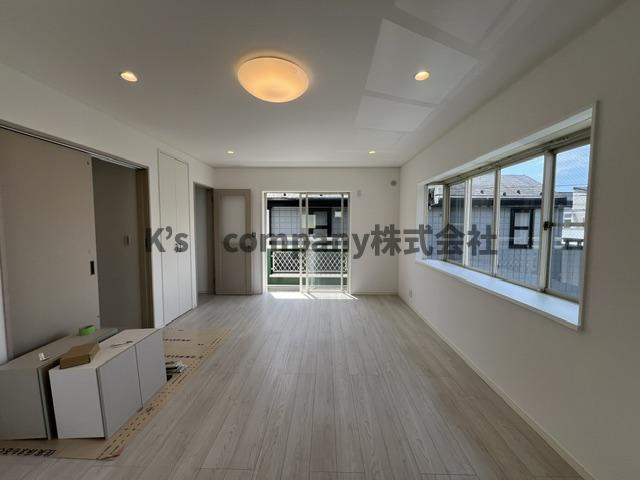 ◎茅ヶ崎市松浪2丁目　中古戸建の居間・リビング|2階リビングは約19.5帖もあり日当たり良好で居心地のよい空間♪