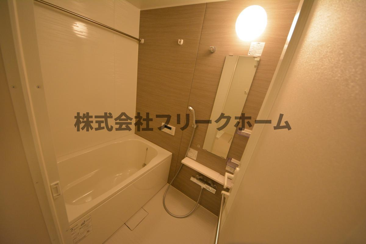 武蔵野市境南町５丁目のアパートの浴室