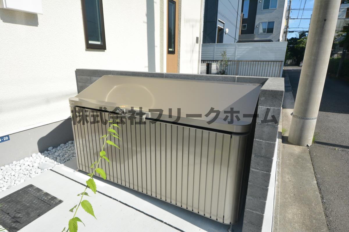武蔵野市境南町５丁目のアパートのエントランス