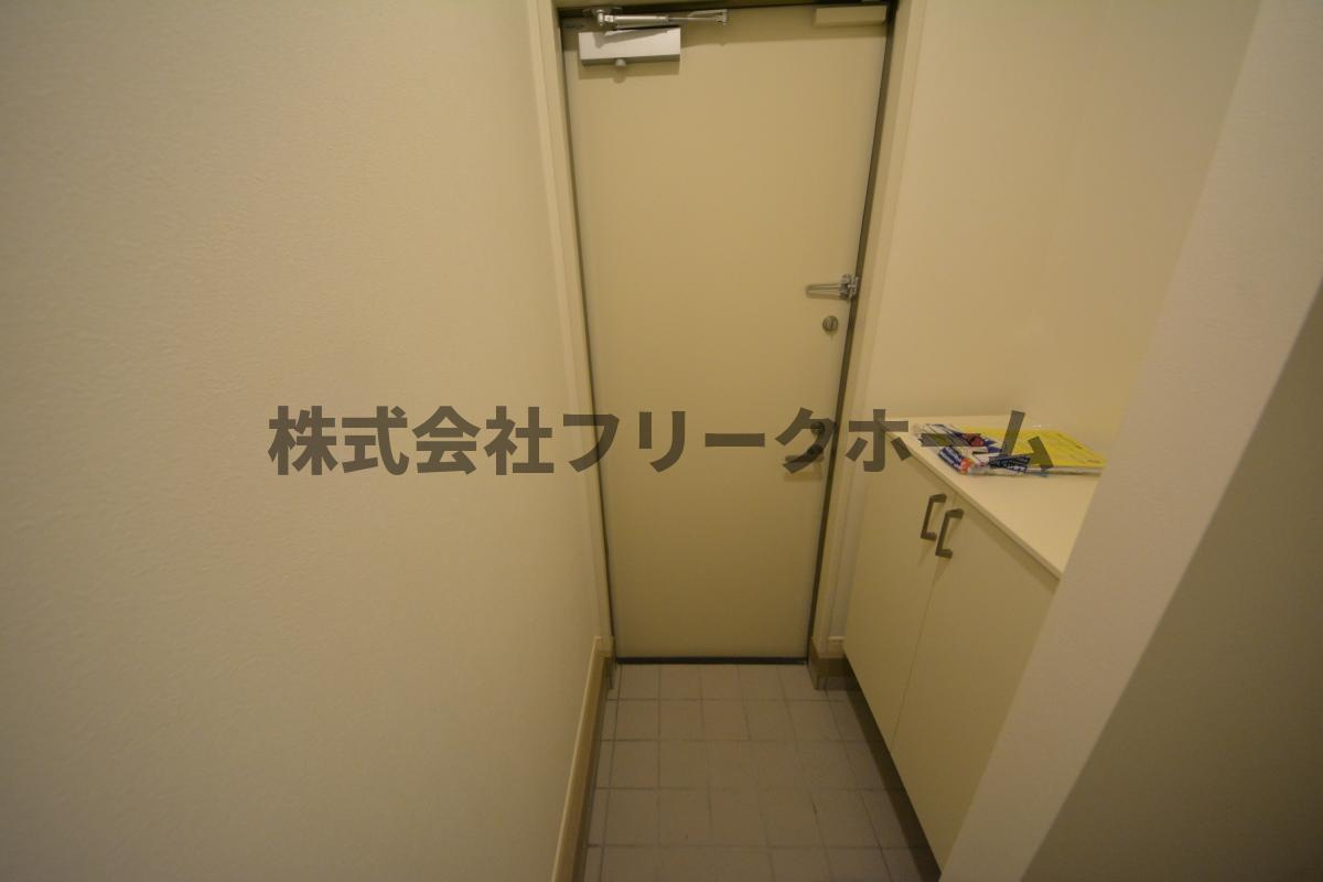 武蔵野市境南町５丁目のアパートの玄関