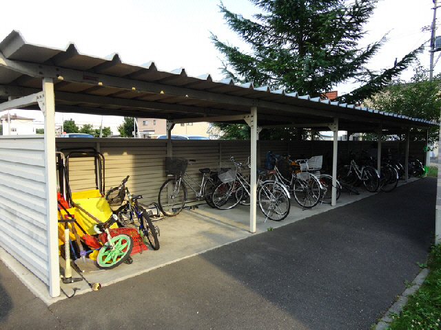 メゾン陸奥の駐車場