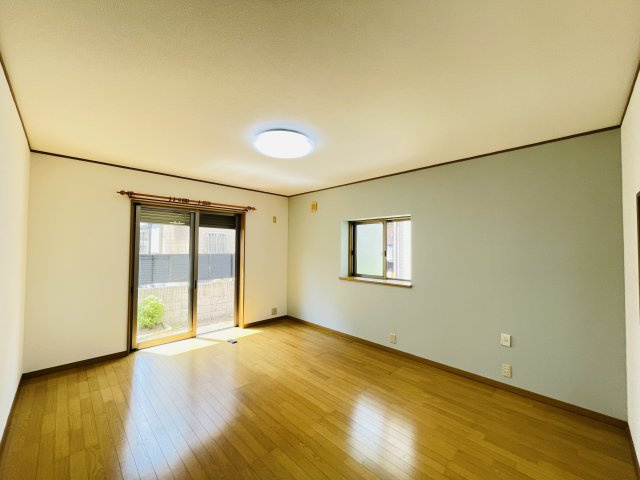 【居間・リビング】 | 幸手市緑台1丁目　中古戸建