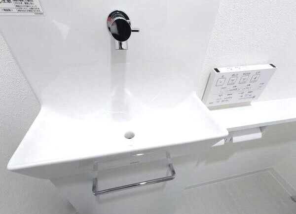 リアレクト白壁の洗面所