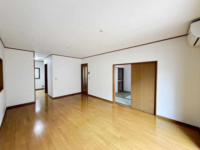 【居間・リビング】 | 幸手市東3丁目　中古戸建