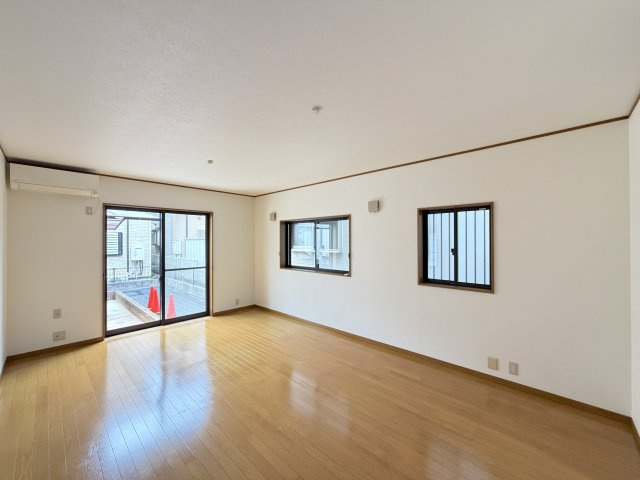 【居間・リビング】 | 幸手市東3丁目　中古戸建