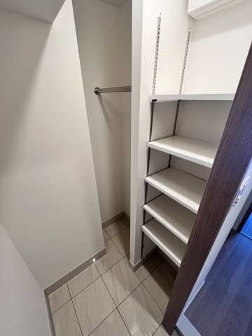 びゅうリエット横浜東神奈川の内装|シューズインクローク　※別号室の参考写真です(現況優先・仕様違いの場合あり)