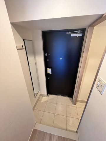 びゅうリエット横浜東神奈川の玄関|※別号室の参考写真です(現況優先・仕様違いの場合あり)