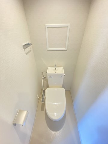 大阪市淀川区西中島２丁目の賃貸マンションのトイレ