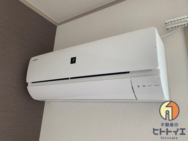 サンライズ稲富の設備|洋室にはエアコンがついてます