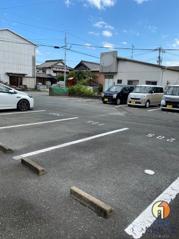 サンライズ稲富の駐車場|駐車場に車を止められます