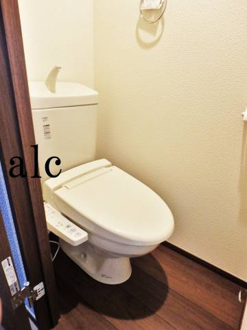 百合ハウスのトイレ|ゆったりとした空間のトイレです