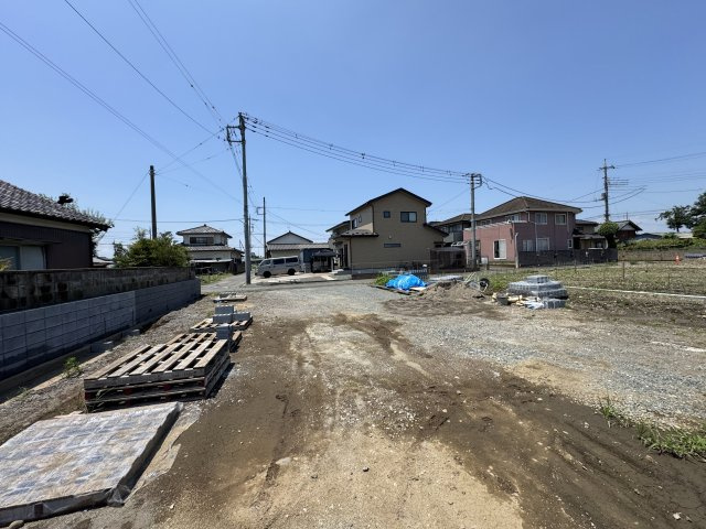 新築　前橋市女屋町全5棟　Blooming　Garden　3号棟の駐車場|現地写真　駐車スペースは並列3台分可能です！
