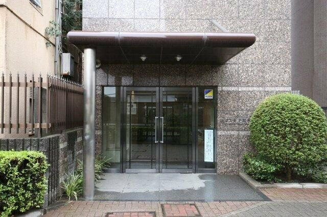 コスモ千駄木のエントランス