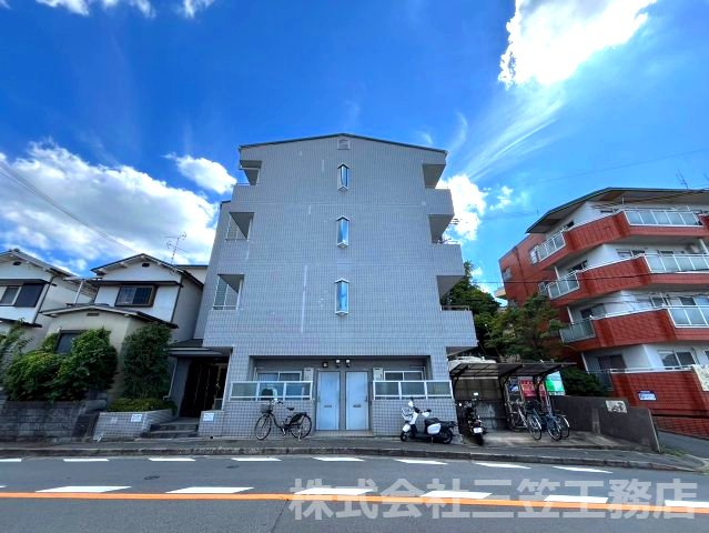 枚方市宮之阪４丁目の賃貸マンションのエントランス