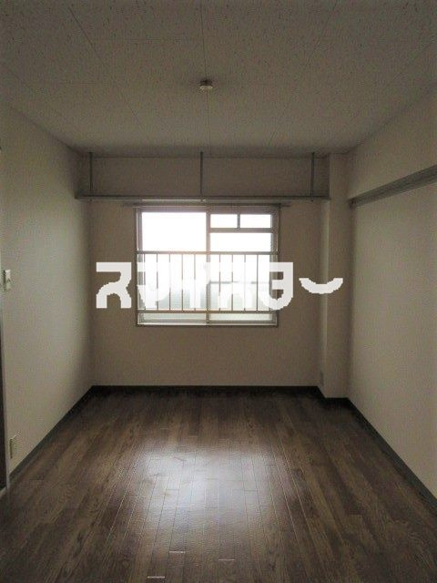 あきる野市二宮の賃貸マンションの居間・リビング