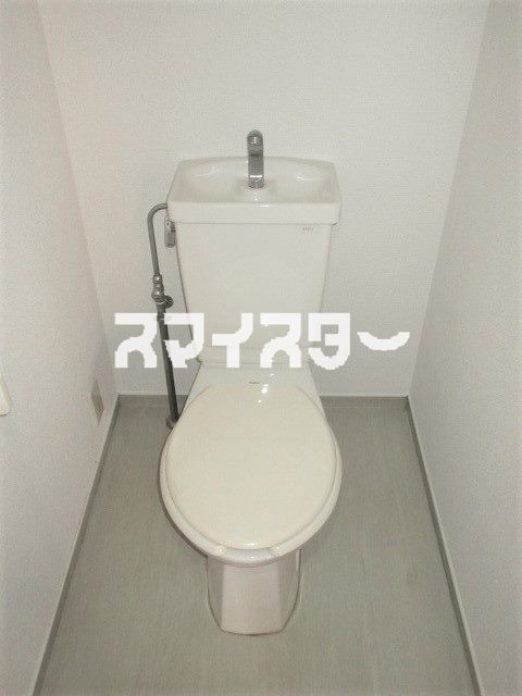あきる野市二宮の賃貸マンションのトイレ