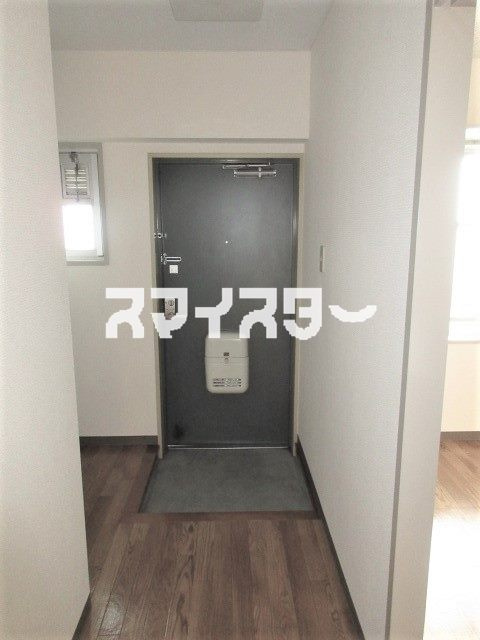 あきる野市二宮の賃貸マンションの玄関