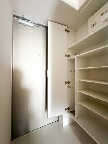 CREST TAPP名古屋山王の玄関