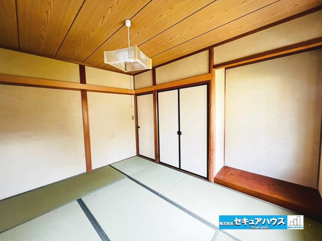 【中古戸建】日進市五色園1丁目の和室|【和室6帖】
◆泊まりに来た家族や友人が、周囲の生活音を気にせずゆっくり休める客間として利用できます。階段の上り下りが不要なお部屋のため将来の寝室としても役立ちます。　　　　　　　　　　　　　　　　　