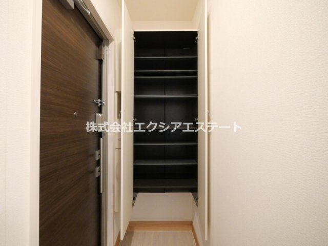 PLAISIR La Lumierepureの玄関