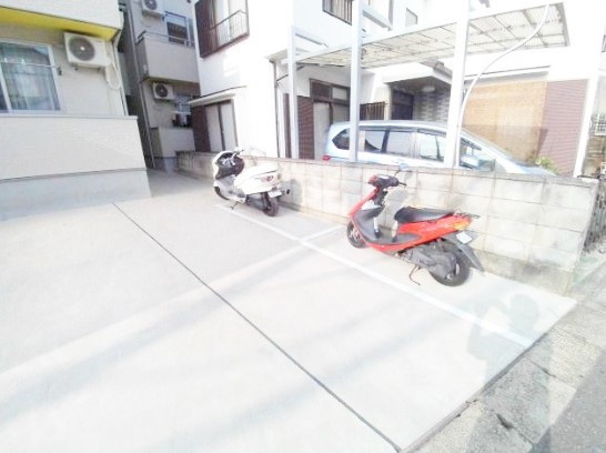 船橋市山手３丁目のアパートのエントランス