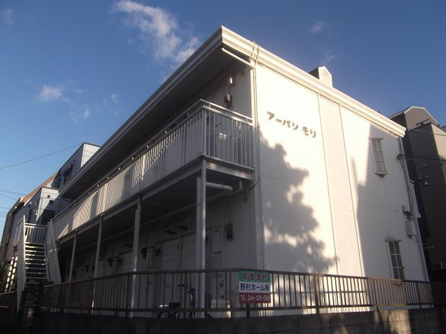 アーバンモリの外観|商店街近くで買い物便利です♪
２口ガスキッチン設置可で料理好きな方にもおすすめです♪
