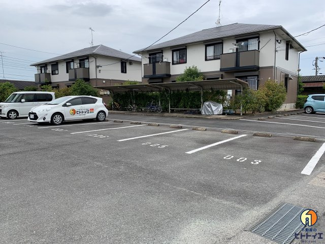 サンライズ稲富の駐車場