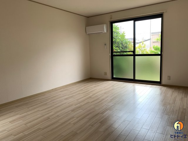 サンライズ稲富の洋室