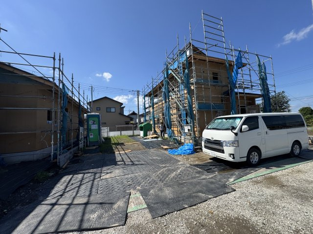 新築　前橋市女屋町全5棟　Blooming　Garden　4号棟の駐車場|現地写真　駐車スペースは並列3台分可能です！
