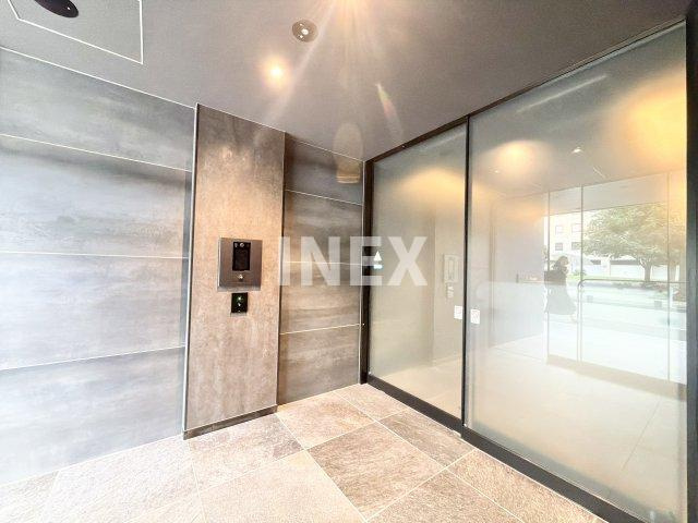 横浜市中区長者町４丁目の賃貸マンションのエントランス
