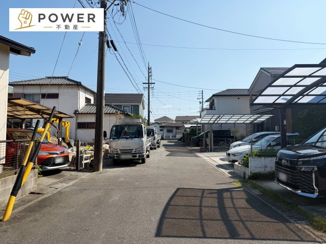 ブルーミングガーデン　愛知郡東郷町和合牛廻間２期　限定１棟の前面道路含む現地写真|十分なゆとりがあり、邸宅としての佇まいをより一層引き立てております。上品な住環境をお約束いたします。									
									
