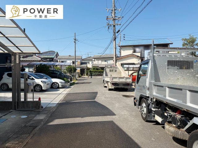 ブルーミングガーデン　愛知郡東郷町和合牛廻間２期　限定１棟の前面道路含む現地写真|十分なゆとりがあり、邸宅としての佇まいをより一層引き立てております。上品な住環境をお約束いたします。									
									
