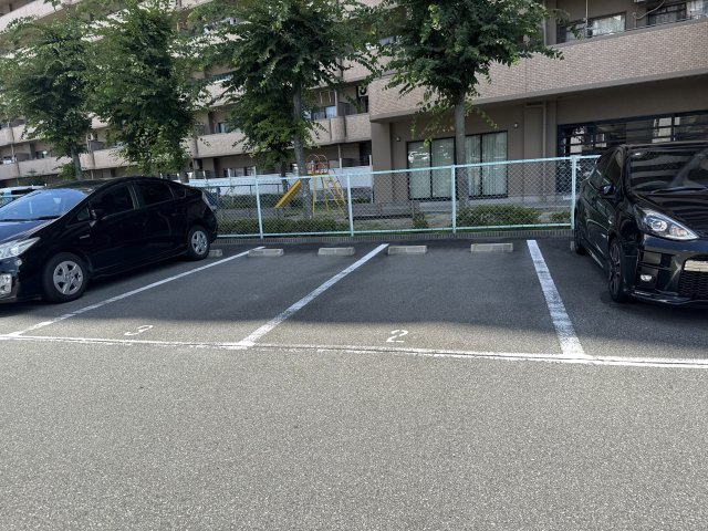 ライオンズマンション姫路東今宿の駐車場