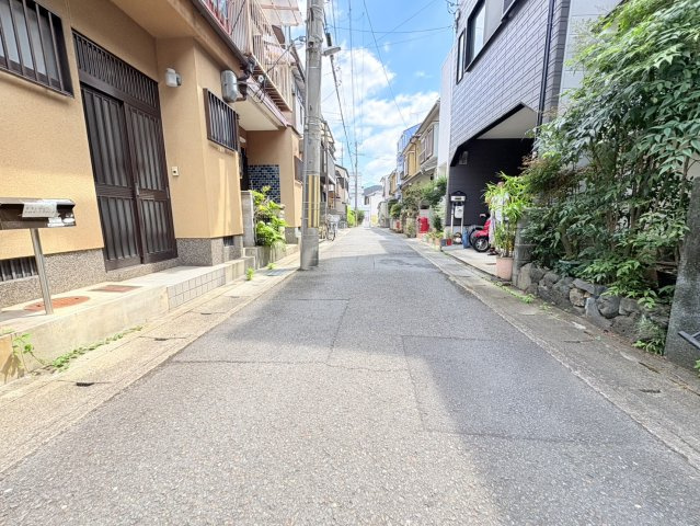 太秦上ノ段町4期の前面道路含む現地写真