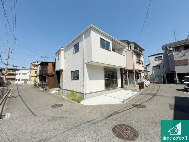 ♦松原市北新町　第1期　新築一戸建ての前面道路含む現地写真|周辺は閑静な住宅街！前面道路広々で車の出し入れも便利です。駐車が苦手な方でも安心して車庫入れできます！