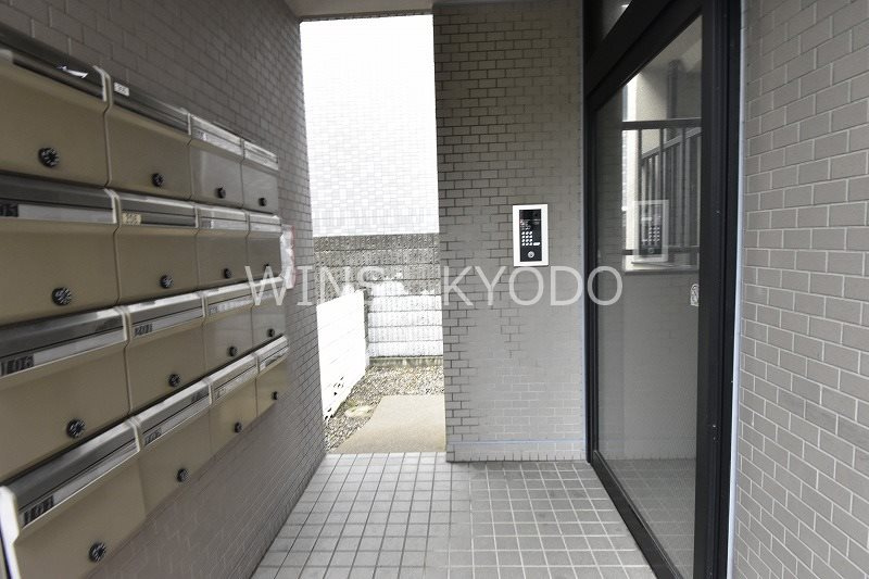 世田谷区経堂１丁目の賃貸マンションのエントランス