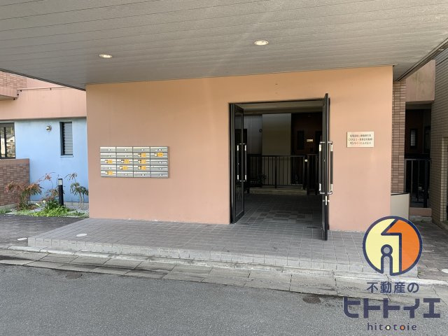 サンライトヒルズ広川のエントランス|屋根付きエントラス。