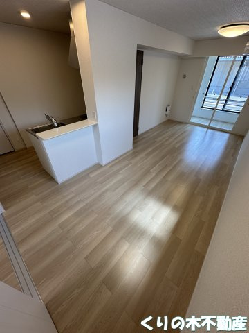 【居間・リビング】 | ソーレ　１０Ａ | 同タイプのお部屋です（現況を優先します）※建築中