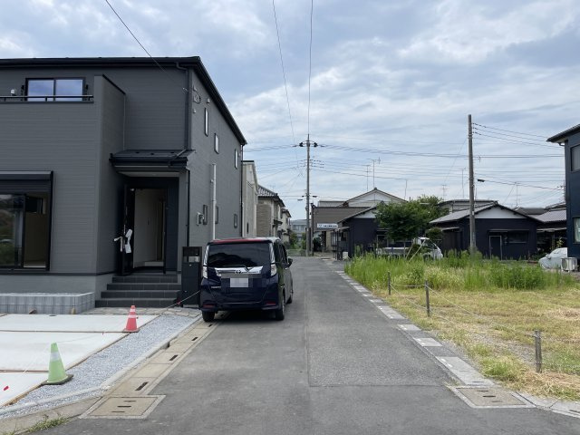 【前面道路含む現地写真】 | 幸手市東4丁目　新築戸建　全2棟　1号棟
