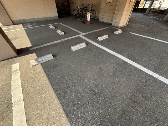 ファーストイン夢前川駅前の駐車場
