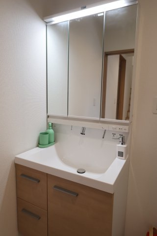 《仲介手数料無料》練馬区大泉町５丁目28-13新築一戸建てハートフルタウンの独立洗面台