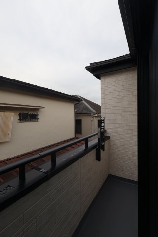 《仲介手数料無料》練馬区大泉町５丁目28-13新築一戸建てハートフルタウンのバルコニー