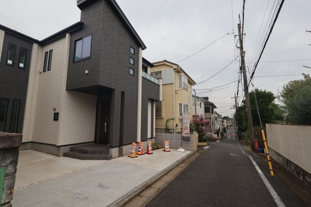《仲介手数料無料》練馬区大泉町５丁目28-13新築一戸建てハートフルタウンの外観
